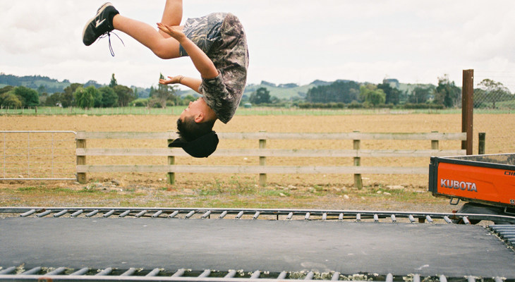トランポリンを使ったエクササイズ